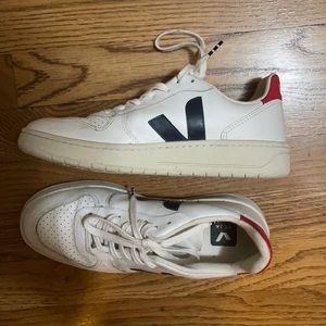 Woman’s 7 (EUR 38)